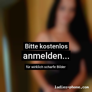 Gina ist unter 0152-16437203 bei WhatsApp