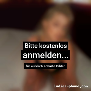 Sexy Skinny Anfängerin Kitti aus Berlin 0152-36232716